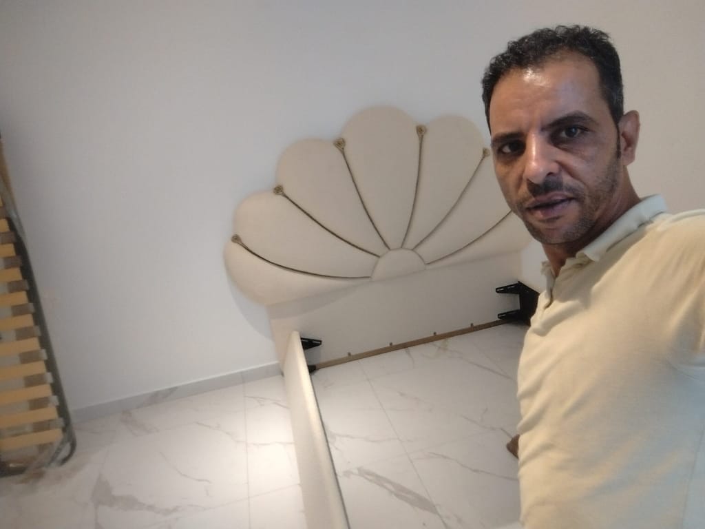 نجار فى حي المروة