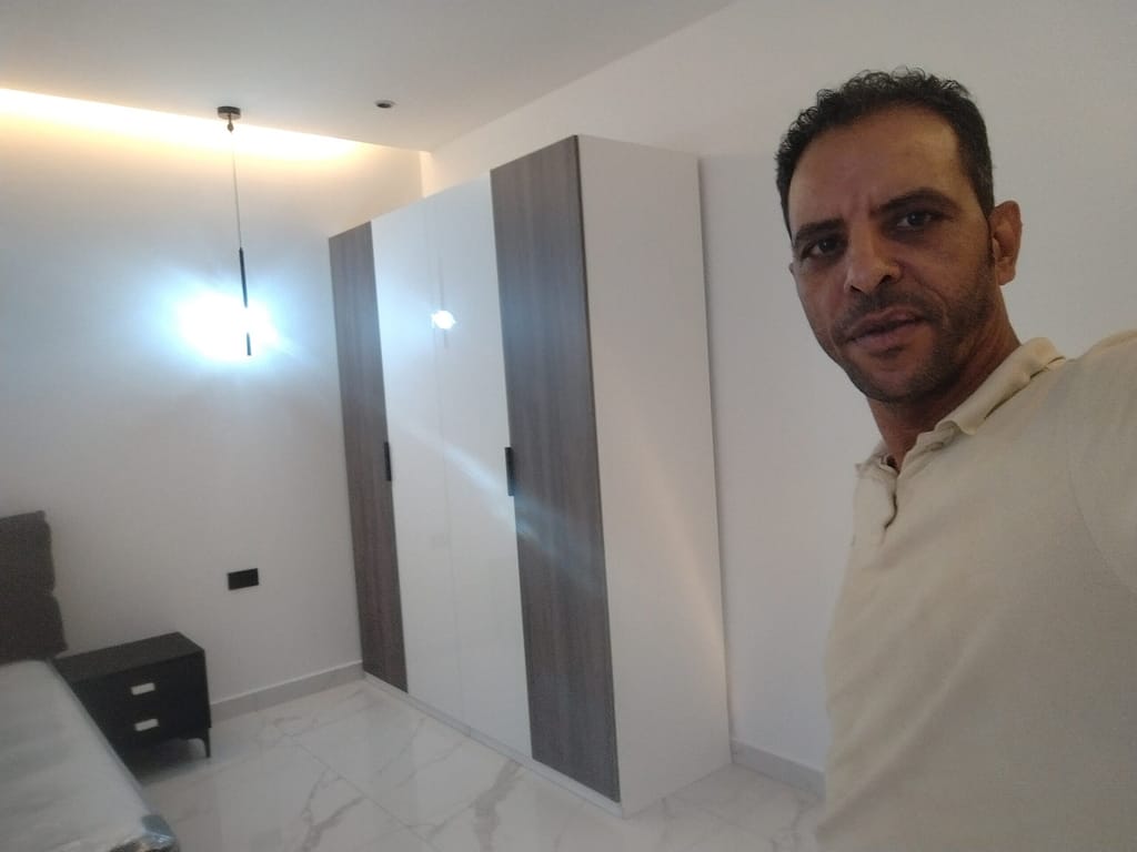 نجار فى حي المروة