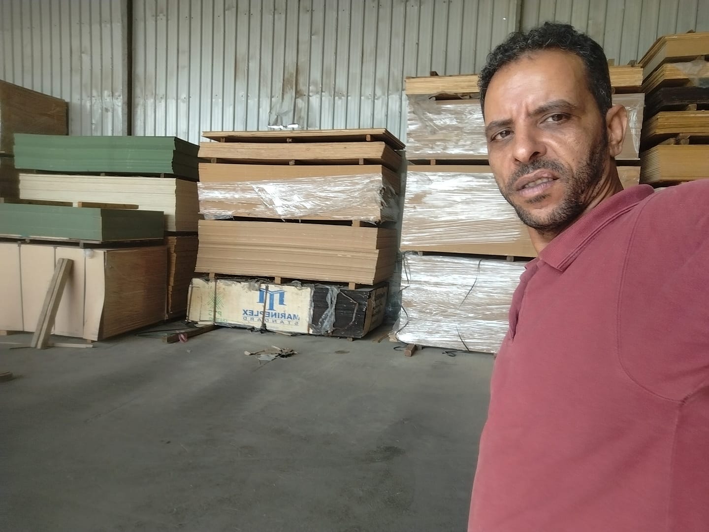 نجار خشب في جده