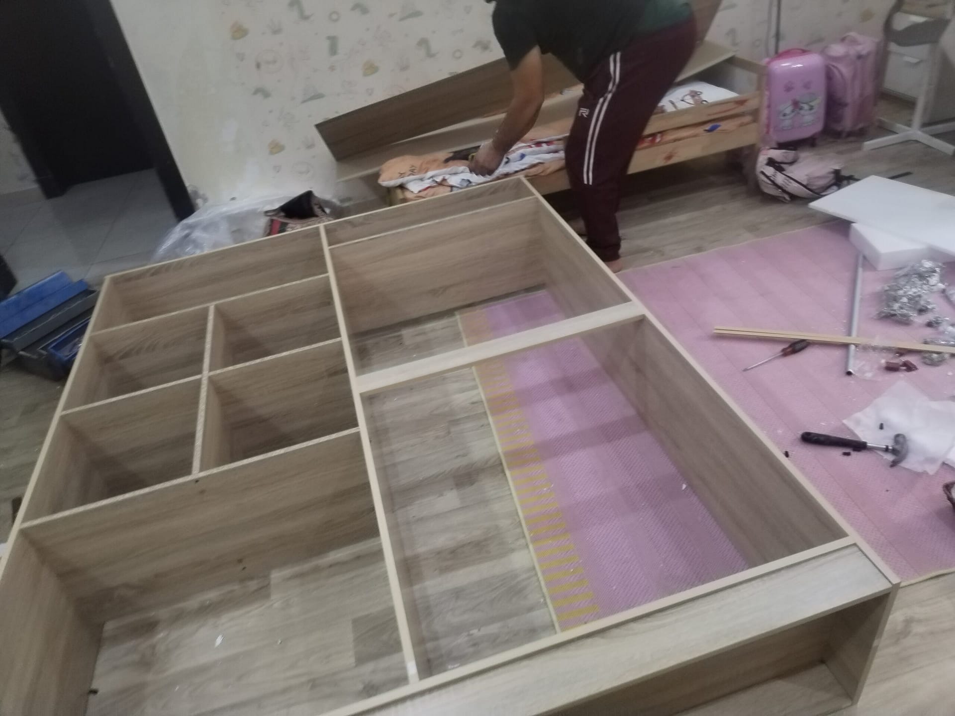 نجار فك وتركيب غرف النوم
